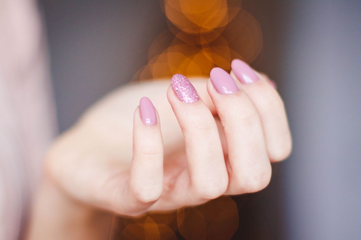 Gel manicure with glitter accent nail